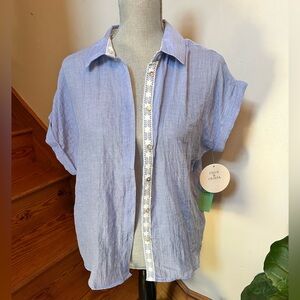 NWT Eden & Olivia Pale Blue Short Sleeve Button-Up Shirt with Trim